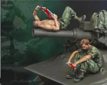 1: 35 Смоляные модели на войници 2 американски войници, които се нуждаят от ръчно боядисване, Комплект за сглобяване на модела